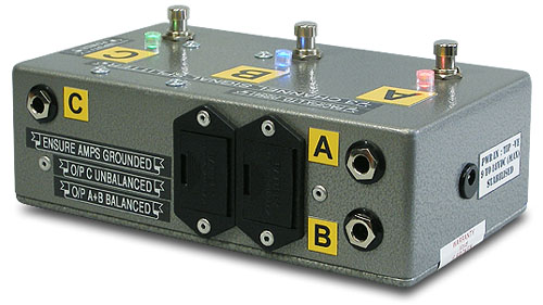 3台のｱﾝﾌﾟの切り替え!!Pete Cornish(ﾋﾟｰﾄ・ｺｰﾆｯｼｭ)3ch Amp Signal Splitter A/B/C  Box(ｱﾝﾌﾟ・ｼｸﾞﾅﾙ・ｾﾚｸﾀｰ) | コンパクト・エフェクター大図鑑!!